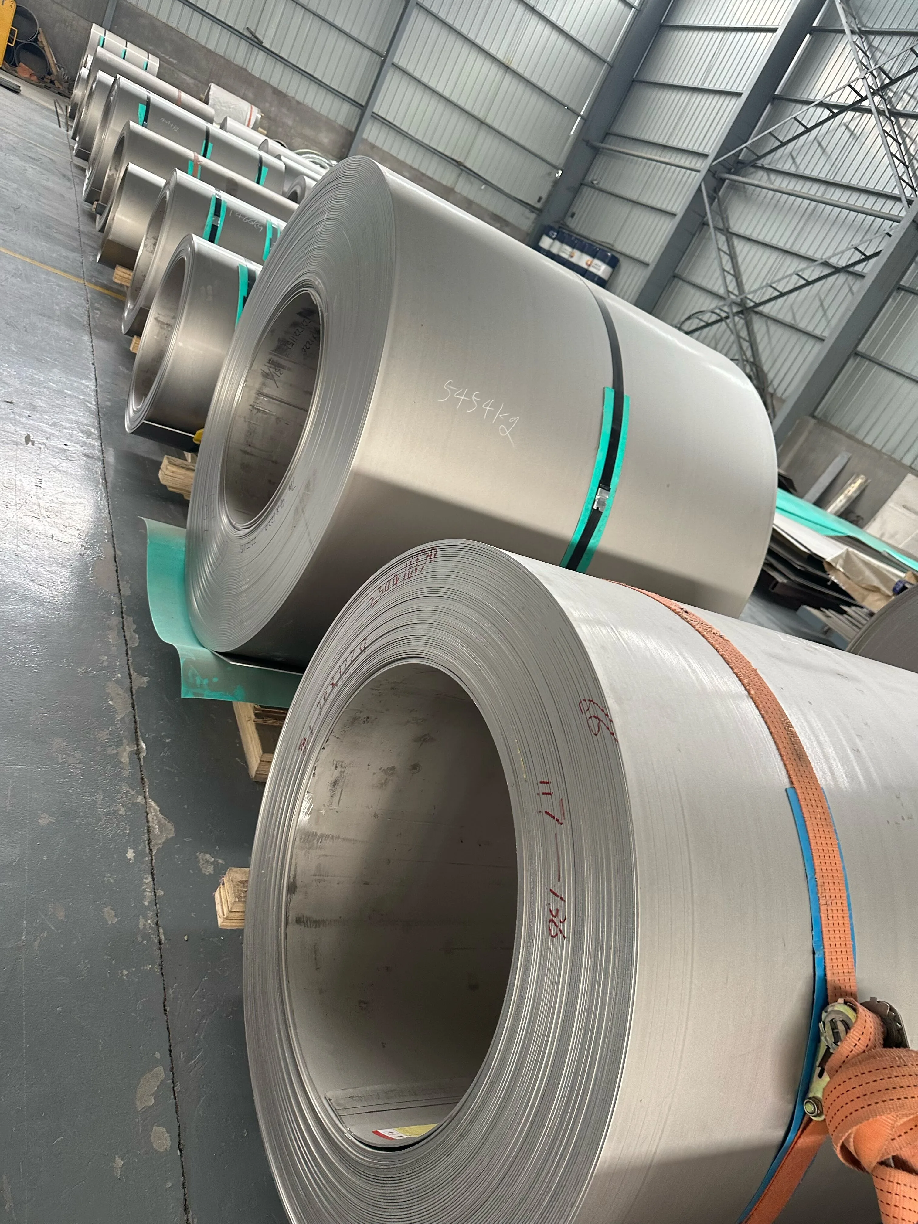 EST Metal titanium product range including bar, sheet, plate, tube, wire and machined parts